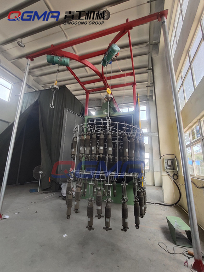 青島青工機械雙吊鉤（gōu）式拋丸機助力於（yú）中國中車減震裝置拋丸（wán）清理