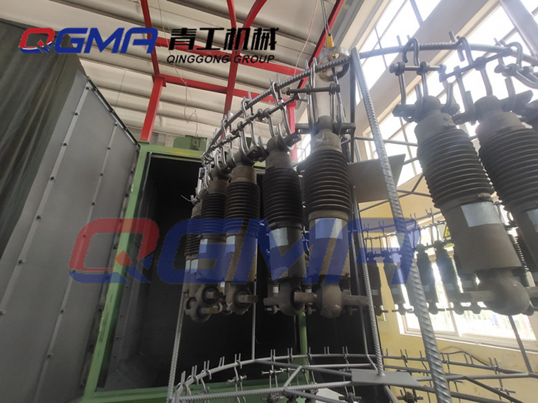 青島青工機（jī）械雙吊鉤式拋（pāo）丸機助力於中國中車減震裝置拋丸清理