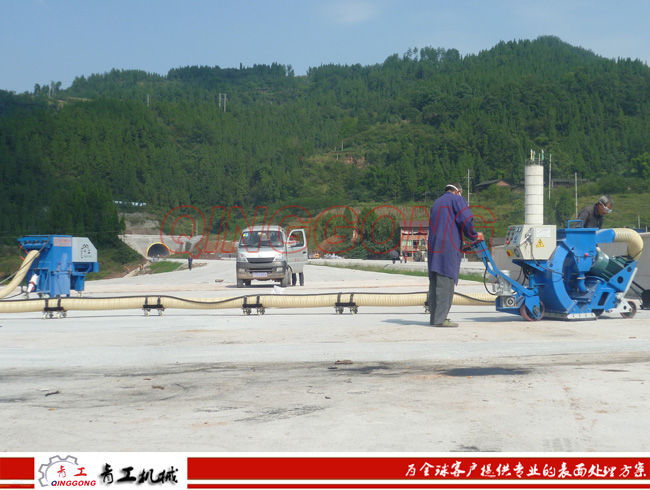 重慶高架橋路麵拋丸機施工現場