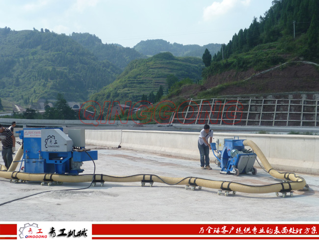 重慶高架橋路麵拋丸機施工現場