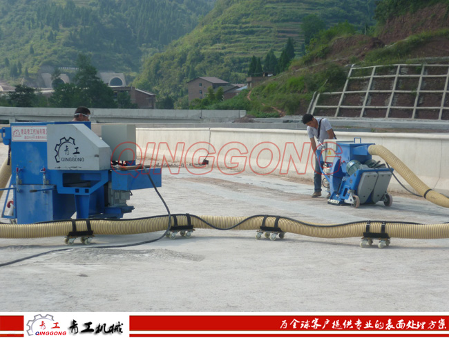 重慶高架橋路麵拋（pāo）丸機（jī）施工現場
